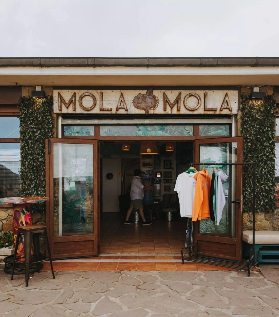 Social Dance at Mola Mola