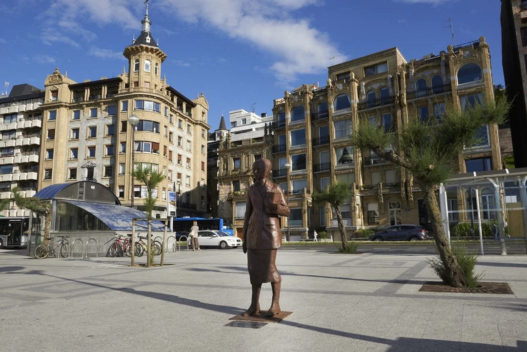 Clandestino en Plaza Clara Campoamor